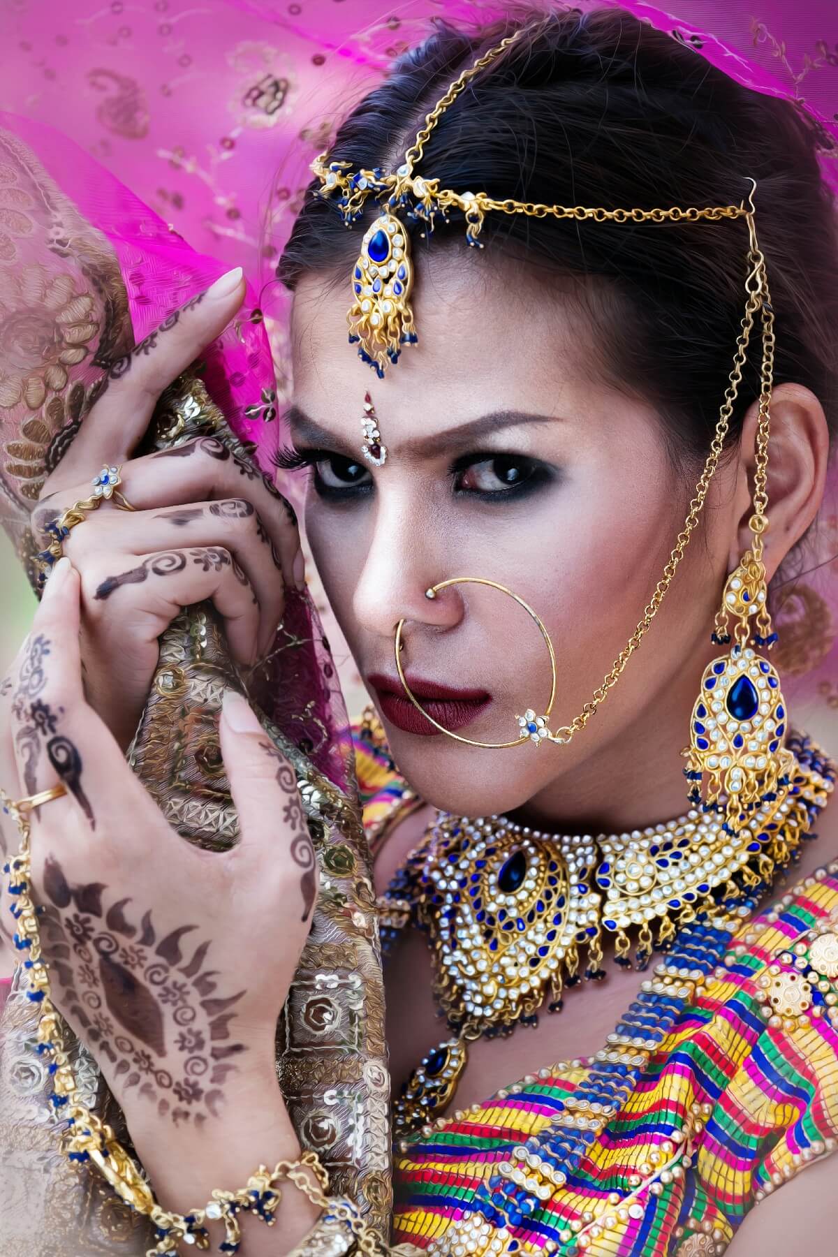 Beautiful Indian Bridal Makeup idea with kundan jewelry