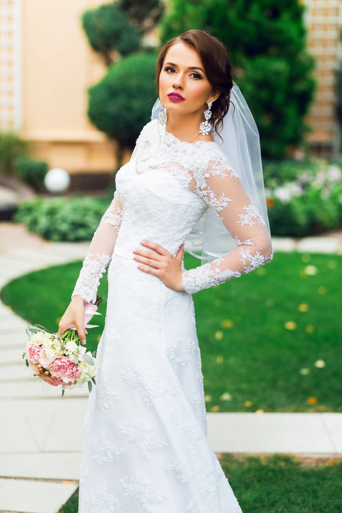 Classic Beautiful Wedding Makeup Ideas with Bronze Lids and bold Lip Color