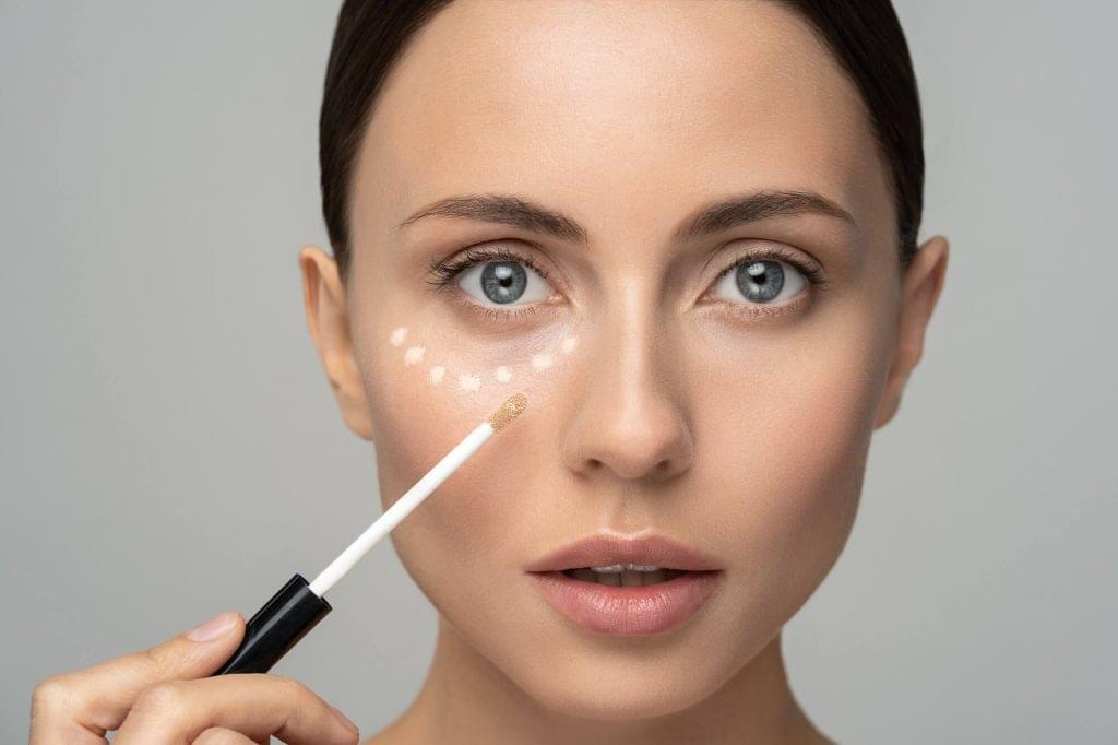 How to use concealer?
